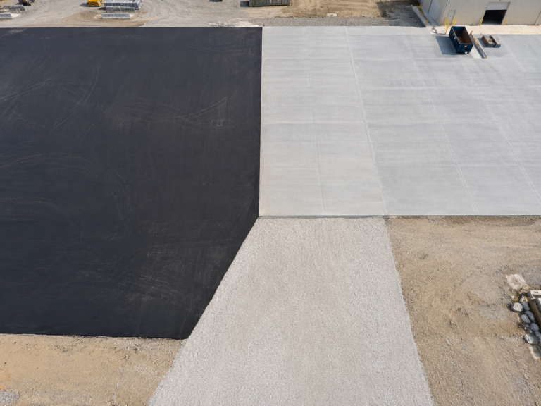 Cum alegi corect soluția pentru un drum de acces: asfalt, beton, pietruire sau structură mixtă?